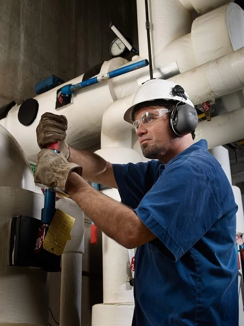 3M X5P3E Peltor XSeries CapMount Earmuffs, NRR 31 DB, One Size Fits Most, Black 4 3M X5P3E Peltor XSeries CapMount Earmuffs, NRR 31 DB, One Size Fits Most, Black - Image 2